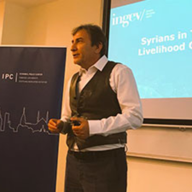 İNGEV Başkanı Vural Çakır, İPM-Mercator Panelinde, “Türkiye’deki Suriyelilere Genel Bakış” Sunumunu Yaptı