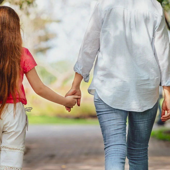 Erken-Çocukluk-Dönemi-Gelişimi-ve-Duyarlı-Ebeveynlik